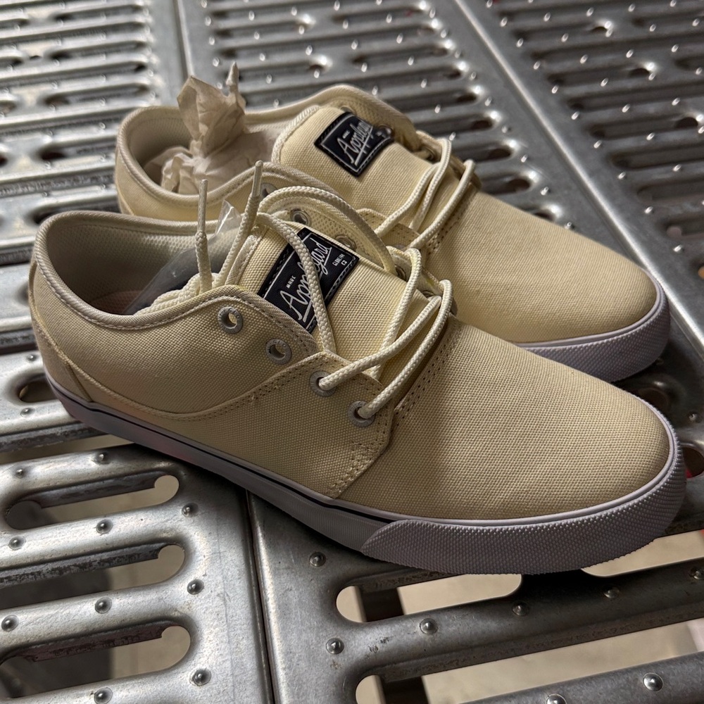 Globe Appleyard Lace-Up Sneakers